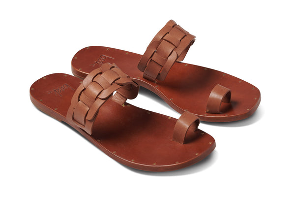 Barbet leather toe-ring sandals in cognac - angle shot