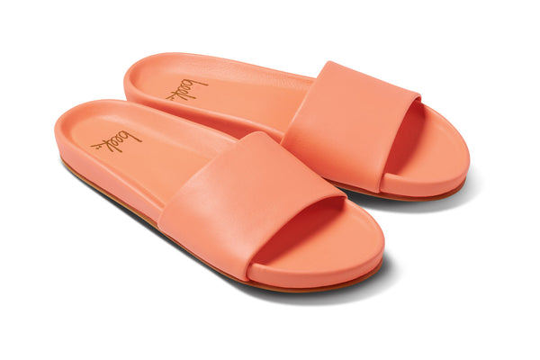 Gallito leather slide sandals in coral - angle shot