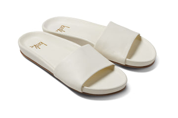 Gallito leather slide sandals in vanilla - angle shot
