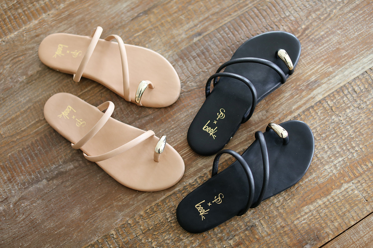 Itsybitsybird leather toe-ring sandals in beach and black.
