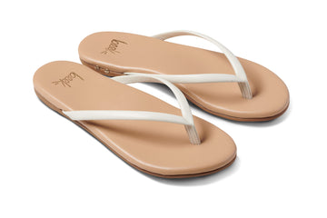 Sunbeam leather flip flop sandals in vanilla/beach - angle shot