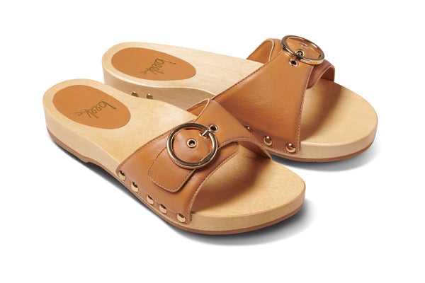 Woodstar clog sandal in honey - angle shot