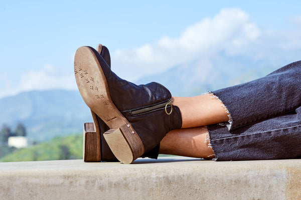 A woman wearing Quail black boots