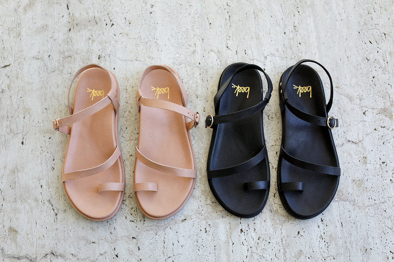 Group shot of Auklet leather toe-ring sandal in beach and black.