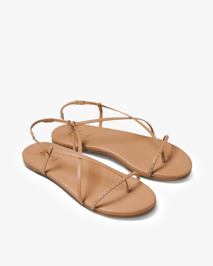 Bitsybird leather sandal in beach - product angle shot