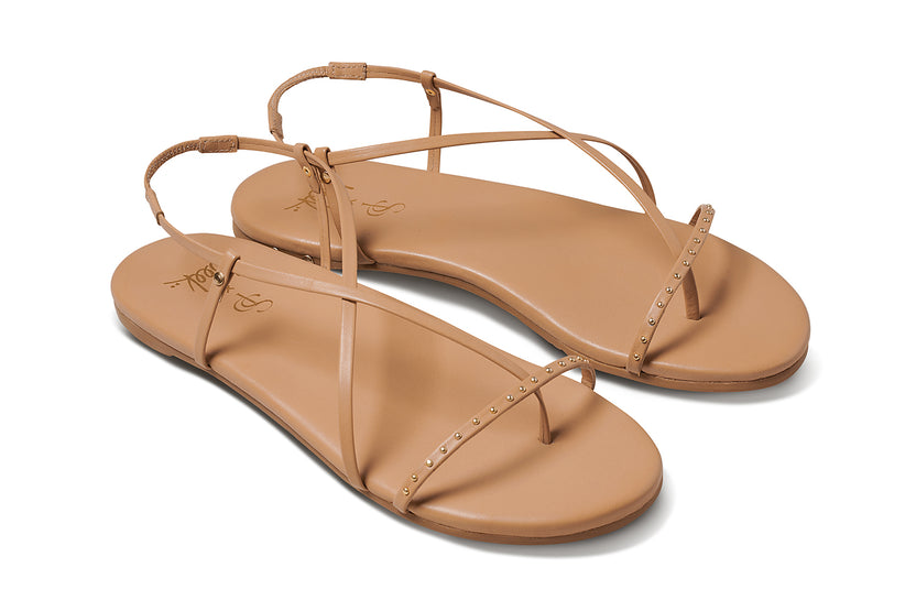Bitsybird leather sandal in beach - product angle shot