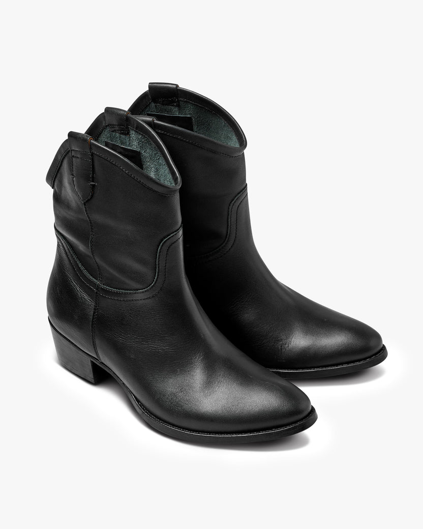 Condor leather boots in black - product angle shot