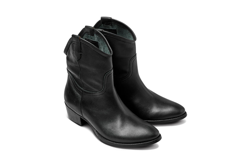 Condor leather boots in black - product angle shot