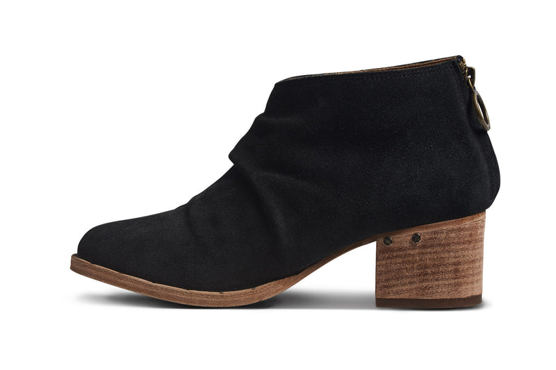 Eaglet suede boots in black - side shot