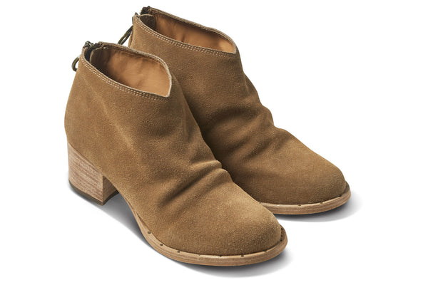 Eaglet suede boot - chestnut - angle shot