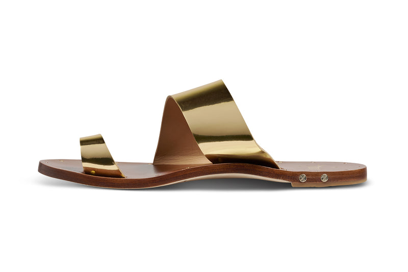 Finch leather toe-ring sandal in high shine gold - product side shot
