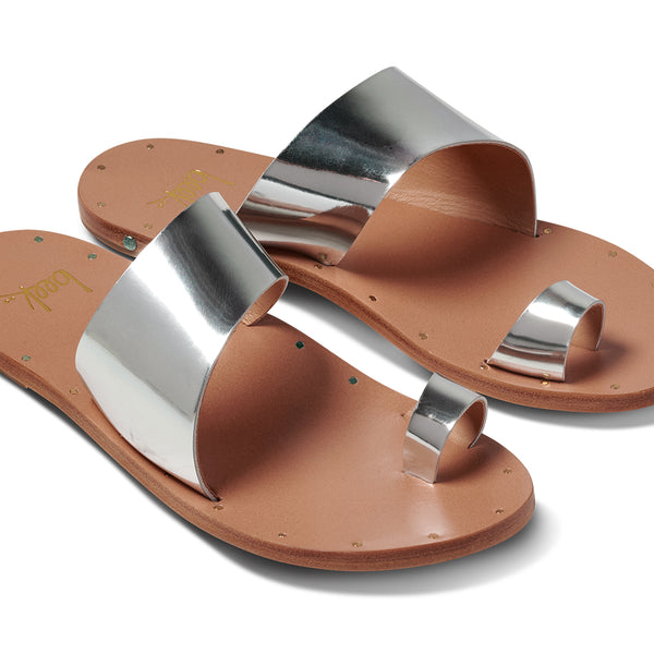 Finch Leather Toe Ring Sandal - High Shine Silver | beek