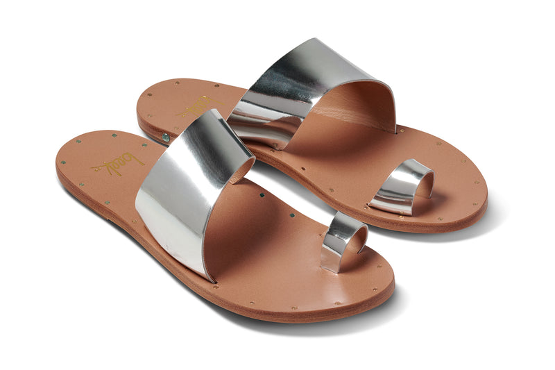 Finch leather toe-ring sandal in high shine silver - product angle shot
