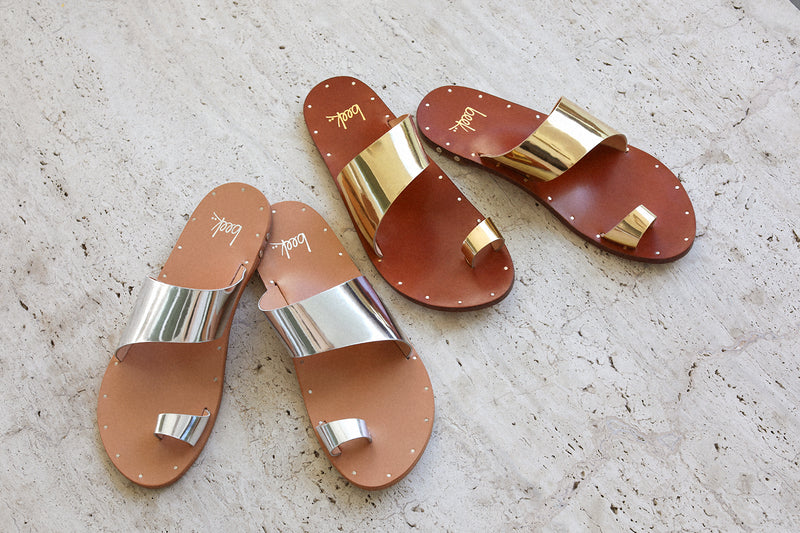 Group shot of Finch leather toe-ring sandal in high shine silver and high shine gold