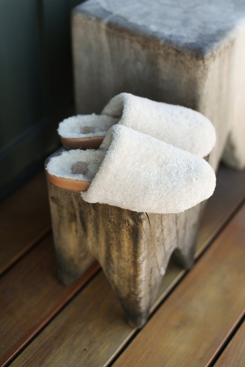 Flufftail shearling mule in natural/honey.
