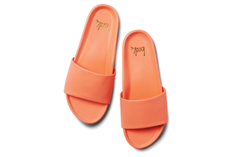 Gallito leather slide sandals in coral - top shot