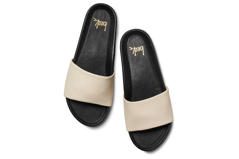 Gallito leather slide sandal in eggshell/black - top shot