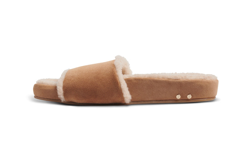 Gallito Más Shearling suede slide sandal in almond - side shot