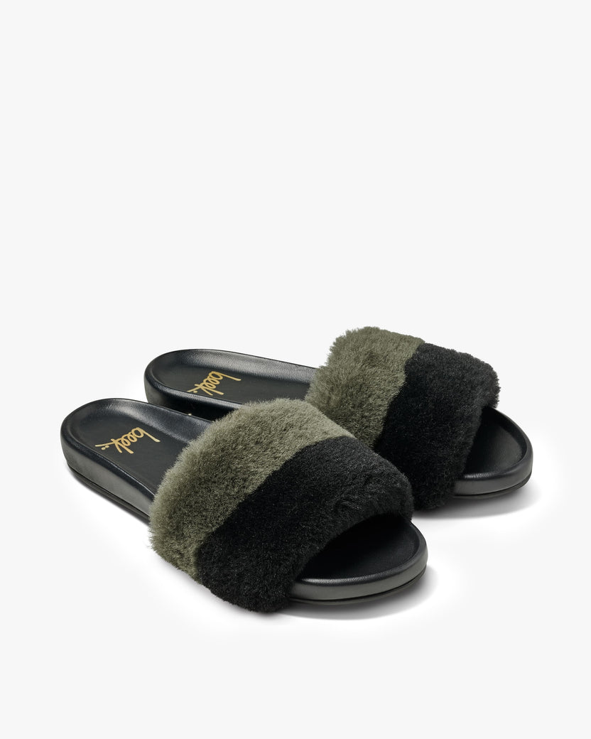 Gallito Más Shearling slide sandals in army/black - product angle shot