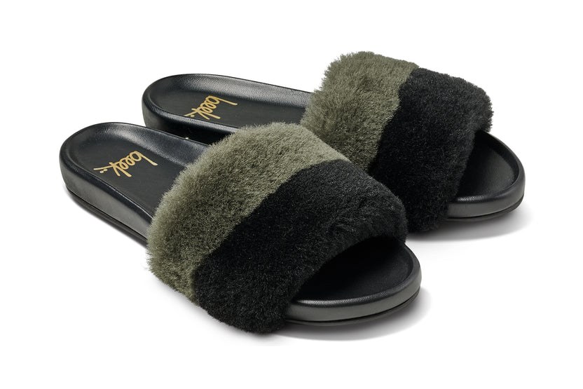 Gallito Más Shearling slide sandals in army/black - product angle shot