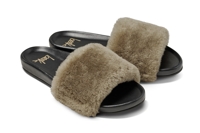 Gallito Más Shearling slide sandals in bronze/black - product angle shot