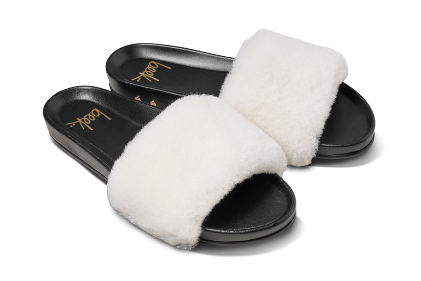 Gallito Más Shearling in natural/black - product angle shot