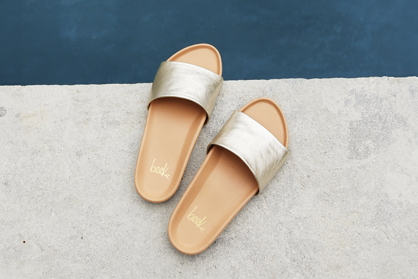 Gallito slide sandal - platinum/beach  by the pool