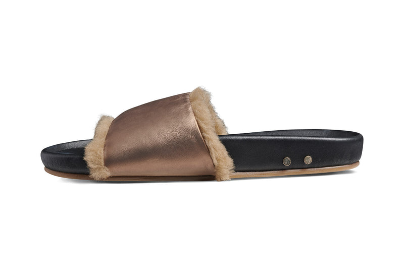 Gallito Shearling leather slide sandals in mocha/black - product side shot