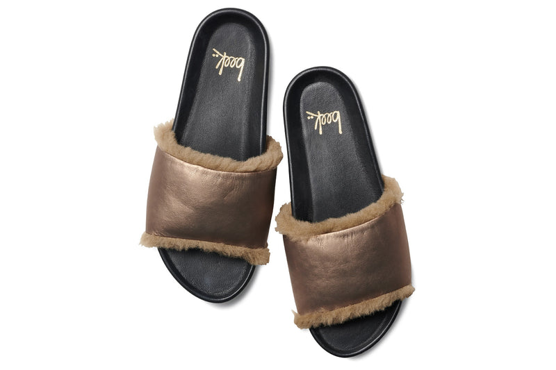 Gallito Shearling leather slide sandals in mocha/black - product top shot