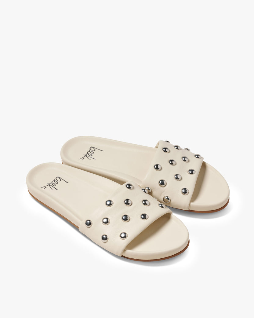 Gallito Stud leather slide sandal in vanilla - product angle shot