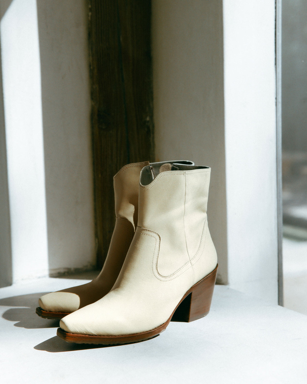 COUNTRY BOOT - Eggshell
