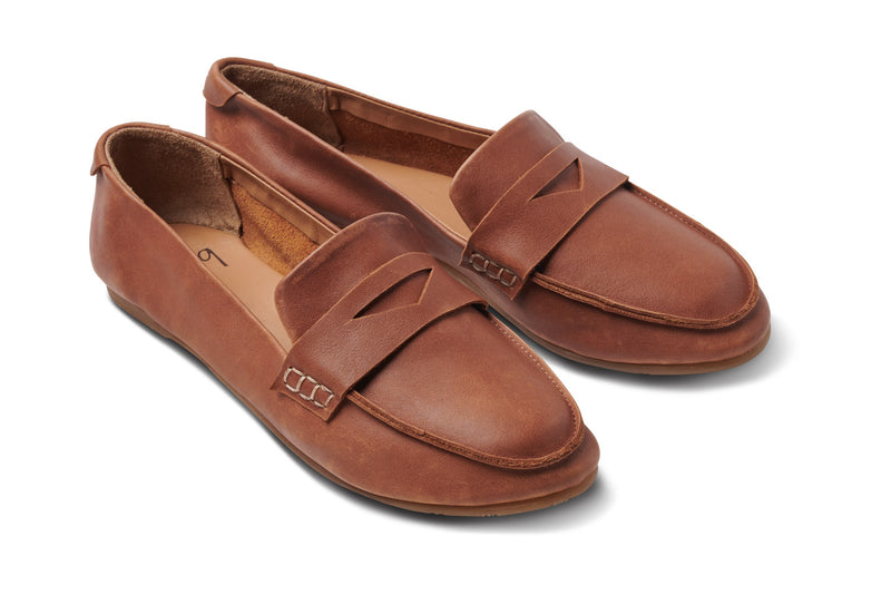 Moorhen leather moccasins in cognac - angle shot