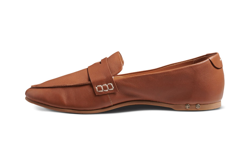Moorhen leather loafer in tan - side shot