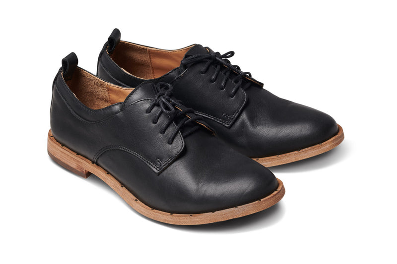 Partridge leather oxford shoes in black - angle shot