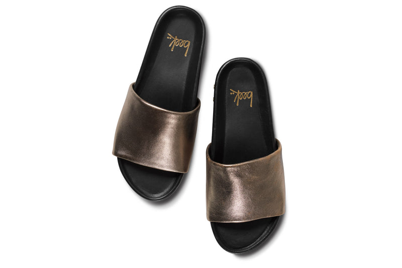 Pelican leather platform sandal in bronze/black - top shot