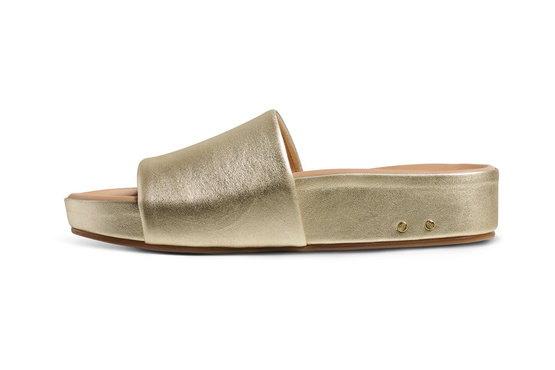 Pelican leather platform sandals in platinum - product side shot