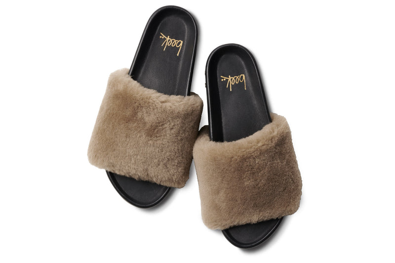 Pelican shearling sandal in bronze/black - top shot