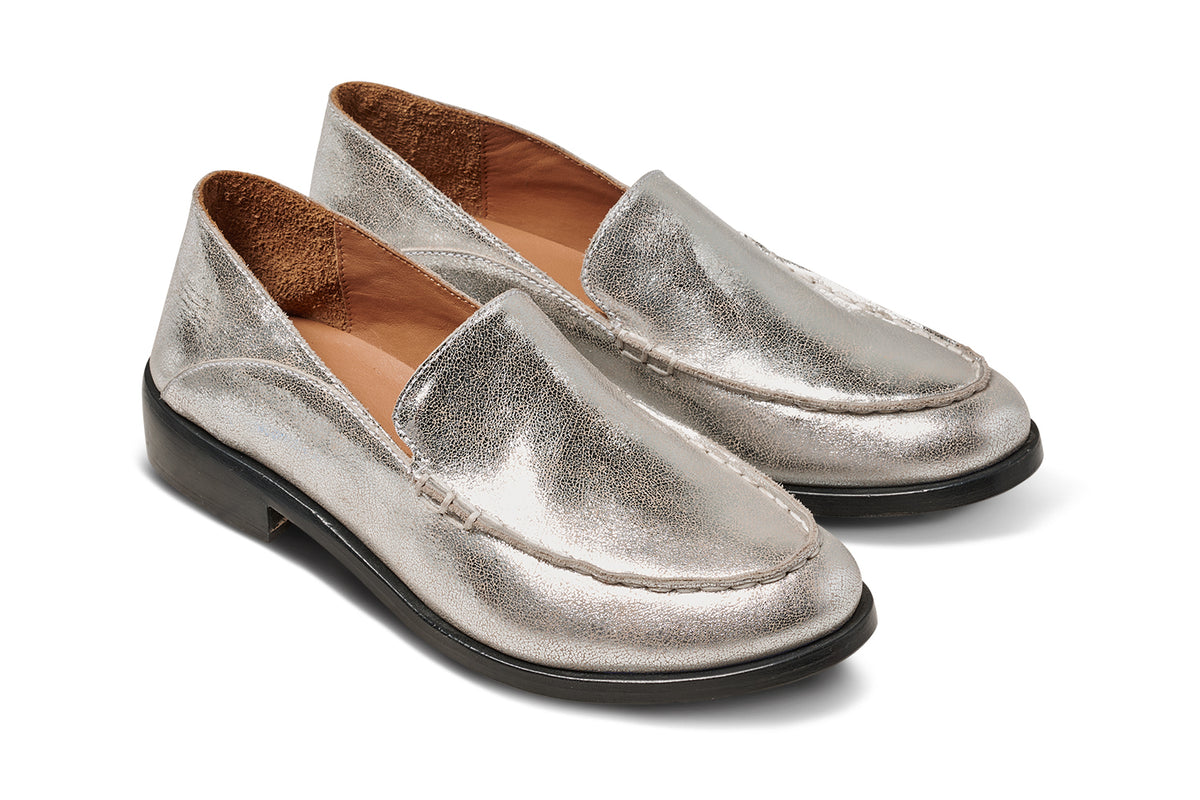 Elegant Gray Loafers with Metal Detail Pepper Leather Loafer - Silver | beek main image 3