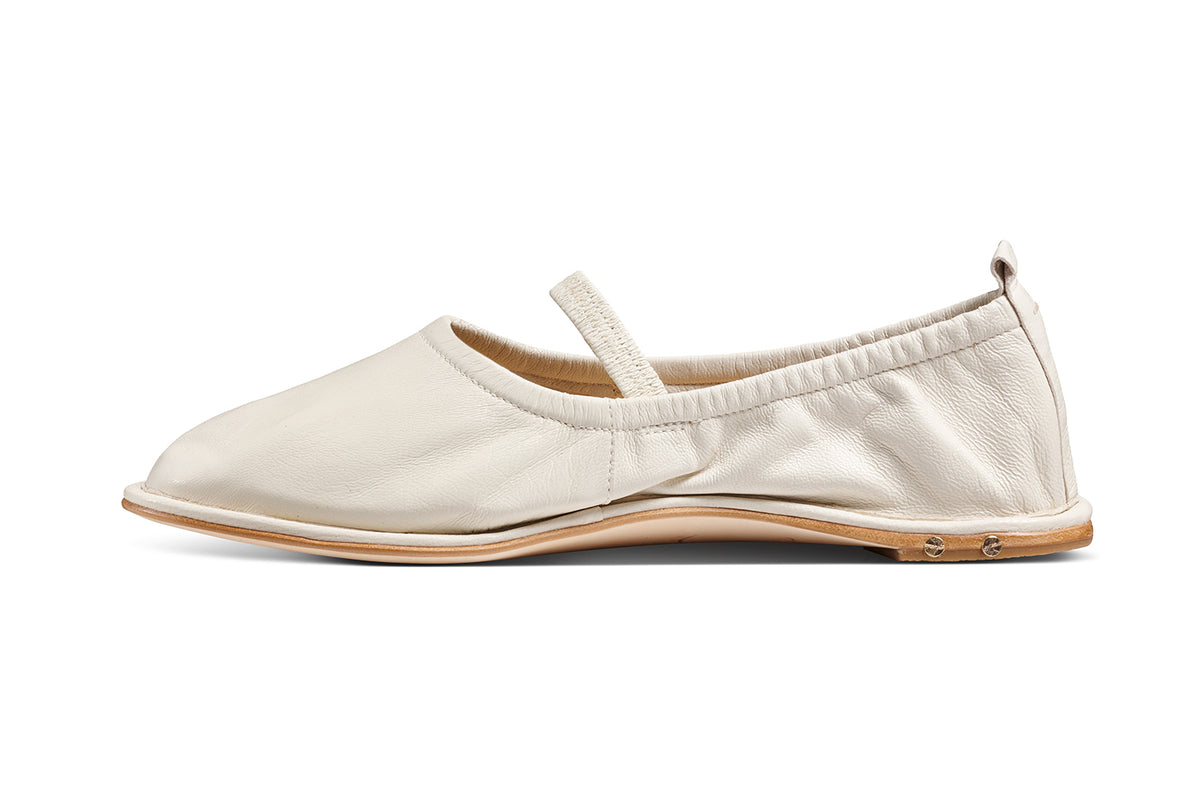 Petey leather ballet shoes in vanilla - product side shot