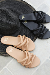Puffback leather slide sandal in beach and black with summer hat