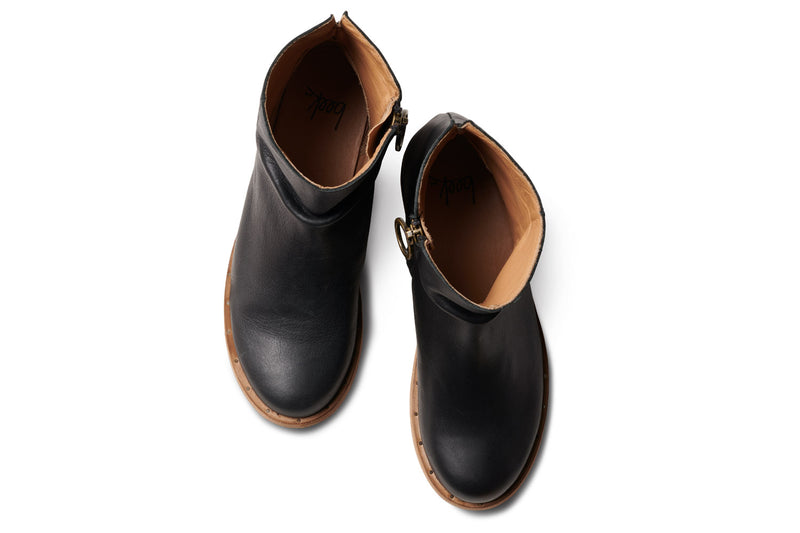 Quail leather boot in black - top shot