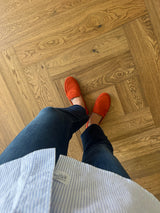 Influencer @rayroberts wearing Moorhen suede moccasins in pumpkin with jeans and oxford shirt.