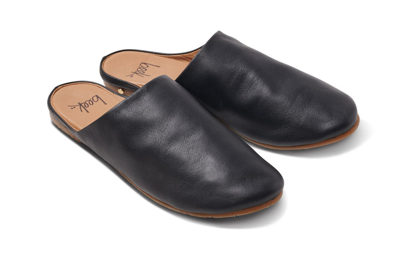 Sanderling leather mule in black - angle shot