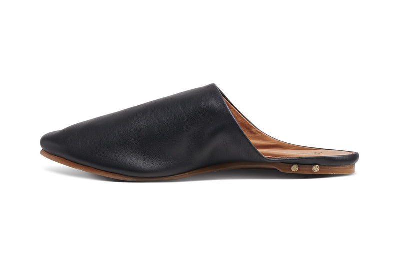 Sanderling leather mule in black - side shot