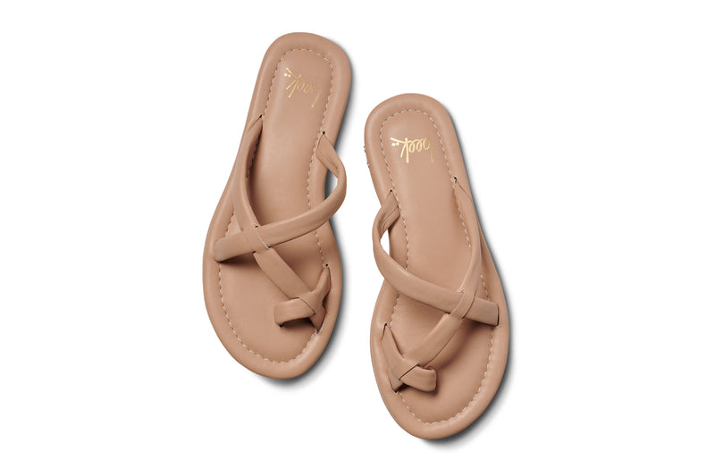 Sungem leather toe-ring sandals in beach - product top shot