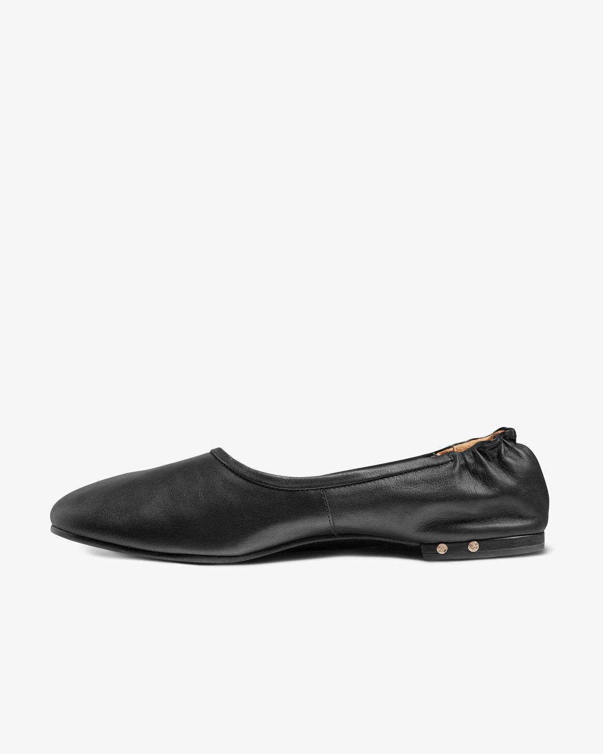 Swan leather ballet flat in black - product side shot