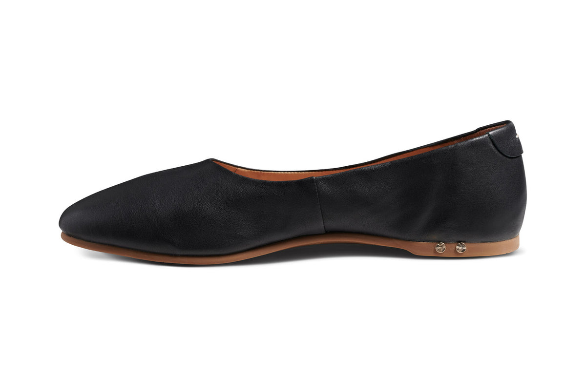 Swiftlet leather ballet slipper in black - side shot