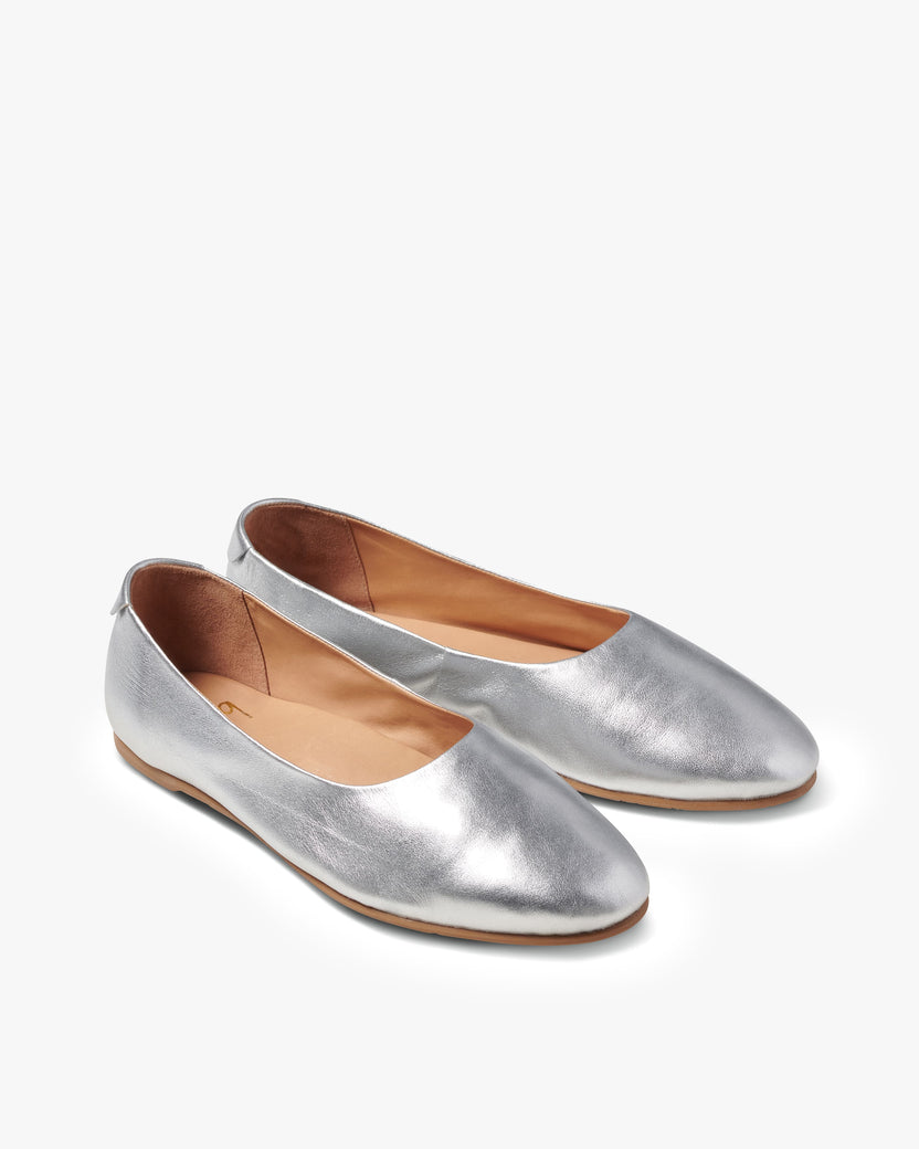 Swiftlet leather ballet slipper in silver - angle shot