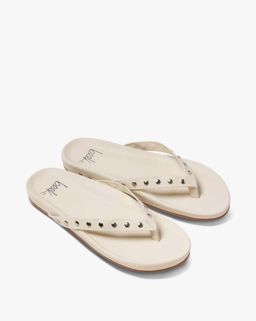 Tringa leather flip flop sandal in vanilla - product angle shot