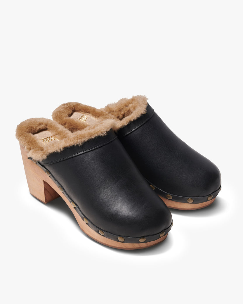 Woodpecker Shearling clogs in black - product angle shot